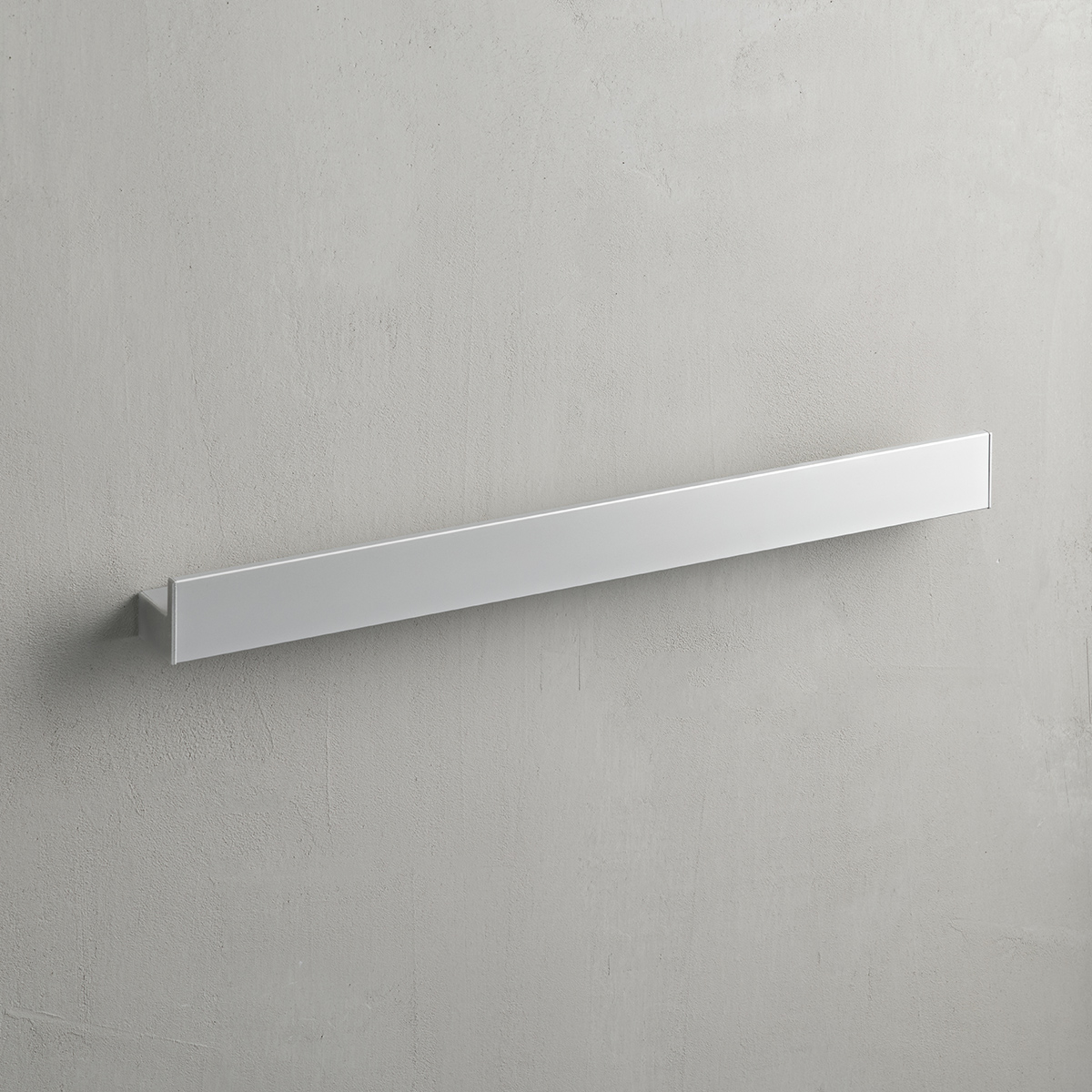 シンプルな長押「ウォールバー」